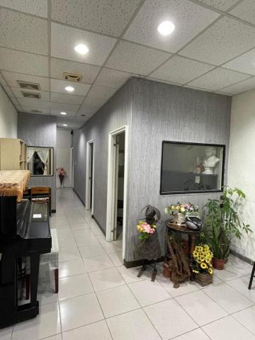 Jenny老師 - 共五間琴房，免費提供學生練琴。