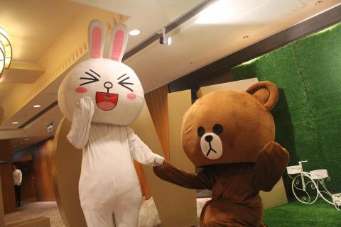 台南市魔術協會 - 迎賓歡慶布偶:節慶角色&卡通人物等數十種人型布偶,可安排在迎賓合影、 帶動跳、加碼送禮、端蛋糕等客製化橋段! 台南市魔術協會 - 迎賓歡慶布偶:節慶角色&卡通人物等數十種人型布偶,可安排在迎賓合影、 帶動跳、加碼送禮、端蛋糕等客製化橋段!