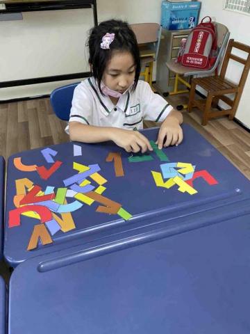 黃琬靖 - 玩中學英文