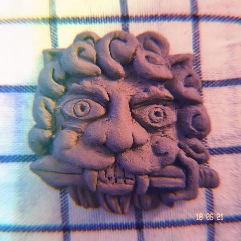 鄭惠心 - 陶塑劍獅