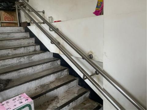 游楚喻 - 除鏽後扶手