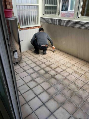 百事工程 - 陽台地坪施作第二次滲透型防水漆 百事工程 - 陽台地坪施作第二次滲透型防水漆