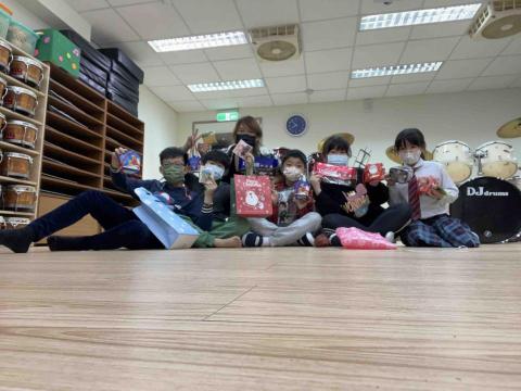 胡乃文 - 聖誕節應景，交換禮物