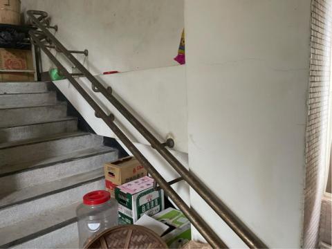 游楚喻 - 除鏽前扶手