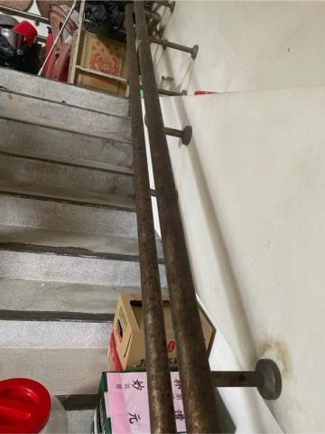 游楚喻 - 除鏽前扶手