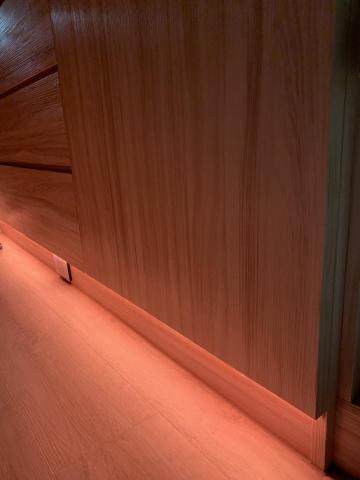 智能家居個人工作室 - 此情境為夜間起床幫忙照亮往浴廁的路