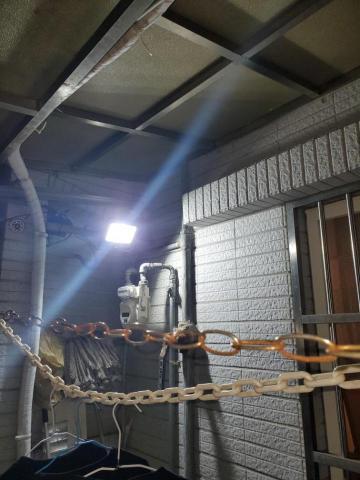 王振昌 - 連工代料安裝投光燈