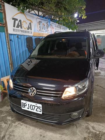 羊咩咩運輸萬能工作室 - 結合福斯集團六代的水箱護罩與頭燈設計，Caddy的外型可說相當有運動風味，其駕駛艙的規劃不只保留商旅MPV的多重置物與隨手收納的便利性，還增添了轎車的質感與品味，座艙內貼心的以飾條及領導流行的暖色系，讓全車增添溫馨氛圍

車身座位
5門7人座