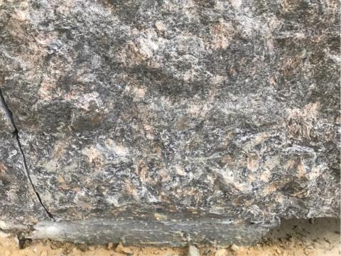 聖賓興業有限公司 - 自然面花崗石大面積修補40x10