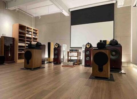 佑昇音響 - 
佑昇國際音響有限公司，數十年的經驗傳承，創新專業的影音規劃，多年來秉持誠信的經營理念，向來以服務喜愛音響的朋友及完美重現音樂現場為主要目標。除了擁有卓越的影音規劃能力及技術超群的施工團隊，竭盡心力完成貴客託付的每件影音系統更是我們不變的自我要求與堅持。此外，除了以真誠服務為出發點，以顧客期許為方向，加上獨一無二的調校理念以及精緻手法，使任何空間，任何環境的影音設備都能呈現最佳的音響效果，展現出最為自然寬廣甜美的音質。