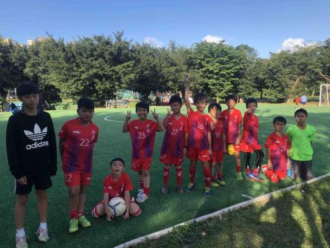 王廷予 (小黑) - 假日帶他們去踢球