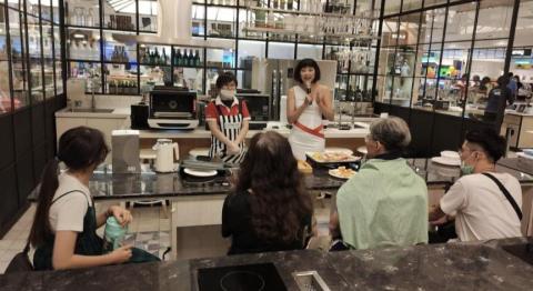 主持人Kira評姊兒 - HITACHI料理雙搭主持 主持人Kira評姊兒 - HITACHI料理雙搭主持