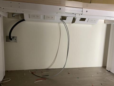 鄭弘暐 - 辦公插座配置安裝