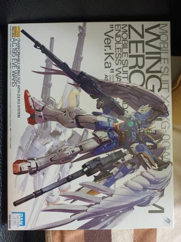 非人類工作室 - 生日朋友送的模型2(未完成)
這盒比較複雜 
為了展現更好的狀態
比較小心翼翼 正在組裝中