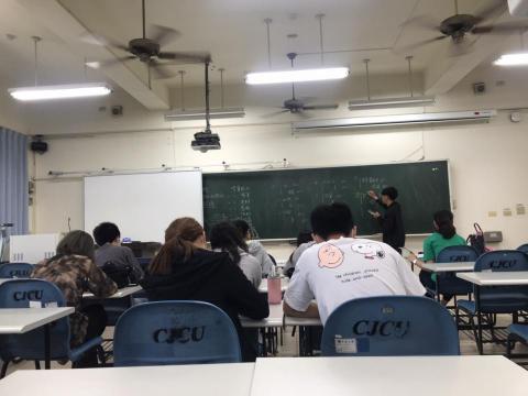 卓書褘 - 在學校擔任中級會計學助理教師