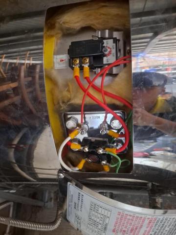 賴竑淇 - 自家公司電熱水器更換電熱棒