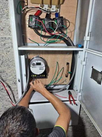 賴竑淇 - 閘刀下比流器安裝