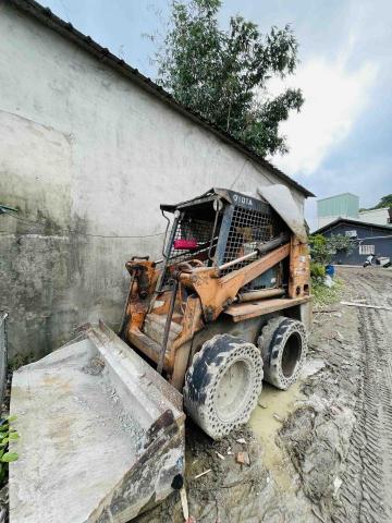 進來建材行 - 鏟土機