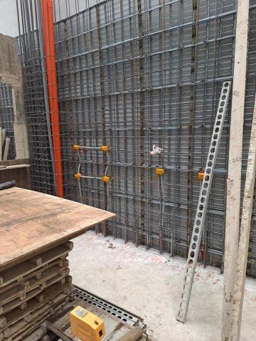 賴竑淇 - 新建案鋼網牆配管