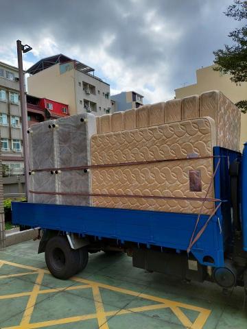 禾昱搬家 - 承包套房數間廢棄床墊下墊處理