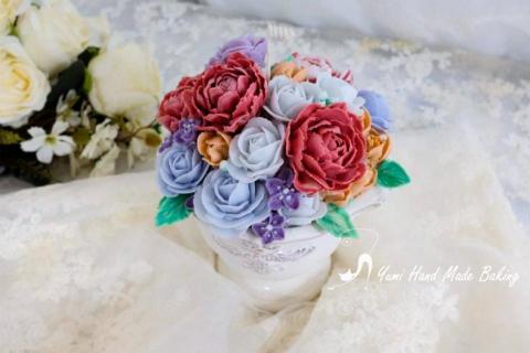 Yumi手作烘焙/韓式擠花/flowers cake/香氛蠟 - 蠟燭復古花器擠花