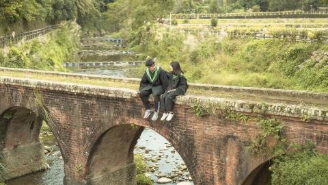 個人接案 - 學生服戶外情侶照