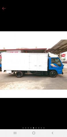 耀爵搬家貨運企業社 - 3.5噸14呎廂型貨車