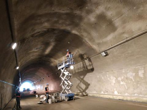 晶彩鋼化地坪 - 台3線新莊與百壽隧道加固補強,施作CDPS矽酸質結晶塗封劑,封固細小裂縫延長建物使用壽命。 晶彩鋼化地坪 - 台3線新莊與百壽隧道加固補強,施作CDPS矽酸質結晶塗封劑,封固細小裂縫延長建物使用壽命。