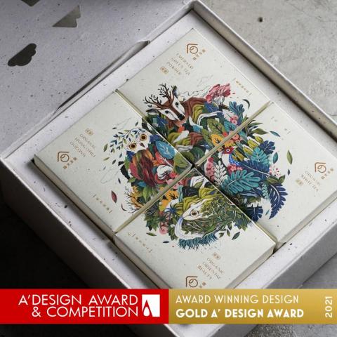 一本設計工作室 - 綠光茶園位於坪林北勢溪源頭翡翠水庫上游,創辦人採用有機植栽同時保護環境及原生種,為了呼應此精神,該款包裝的紙張,使用喝完不要的茶渣,製成環保再生的茶渣紙,並結合坪林四個原生種動物(鵂鶹、山羌、藍腹鷴、翡翠樹蛙),用插畫手法融入在地環境(雲、山、林、水),最終以環保油墨加工印製,呈現自然共生天地同好的意境,讓人在品茗之餘,產生一份對環境的美好認同感。
 一本設計工作室 - 綠光茶園位於坪林北勢溪源頭翡翠水庫上游,創辦人採用有機植栽同時保護環境及原生種,為了呼應此精神,該款包裝的紙張,使用喝完不要的茶渣,製成環保再生的茶渣紙,並結合坪林四個原生種動物(鵂鶹、山羌、藍腹鷴、翡翠樹蛙),用插畫手法融入在地環境(雲、山、林、水),最終以環保油墨加工印製,呈現自然共生天地同好的意境,讓人在品茗之餘,產生一份對環境的美好認同感。