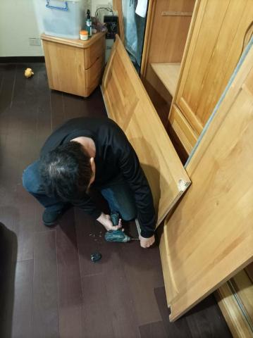 佳益家事家事服務部 - 衣櫃木門修理