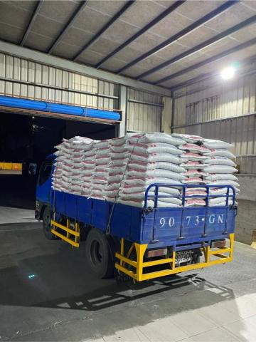 蔡乖乖 - 魚飼料專車