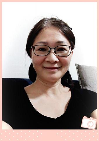 Ivy 國小國數家教 - 您好，我是一位退休公務人員，學歷:台北商業大學五專部國貿科。今年60歲，因為喜歡幼教，在10年前退休後，重啟職場，陸續擔任了民生社區安親班老師三年多，近一年改任家教(幸安國小，民生國小，天母國小)。我喜歡看到學生被啟發後的成就感，目前學生為三，四，五年級生，及一位幼大班的特教生。如有榮幸，希望透過一次試教，讓孩子去體會老師的教法，不排斥數學，樂於學習，啟動自己身心手腦四合一的學習潛能，這是我的理念