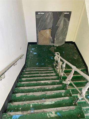 旭懿工程行 - 高雄 樓梯改善前（油漆、樹酯砂漿、環氧樹酯面漆）