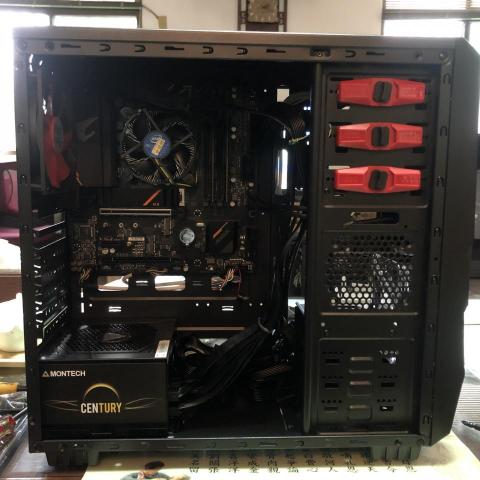 金容資訊系統整合 - 電腦組裝,交機於客戶前,整線是必經過程。 金容資訊系統整合 - 電腦組裝,交機於客戶前,整線是必經過程。