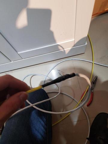 網路拉線工作 - 此為客戶須要求從一樓ISP沿路拉線至三樓之施工中照片