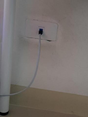 網路拉線工作 - 此為電話座改為資訊座接頭之完工照