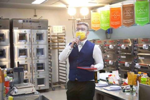 裴宏儒 - 2021年小小廚神料理爭霸戰現場主持 裴宏儒 - 2021年小小廚神料理爭霸戰現場主持