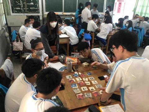 阮氏青水 - 高中-社團課-桌遊
學生們學的很快