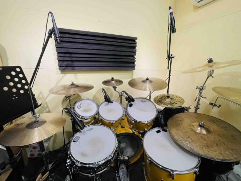 毛恩敲肚皮-爵士鼓學習/樂譜/現場演出 - 完善的教室設備！