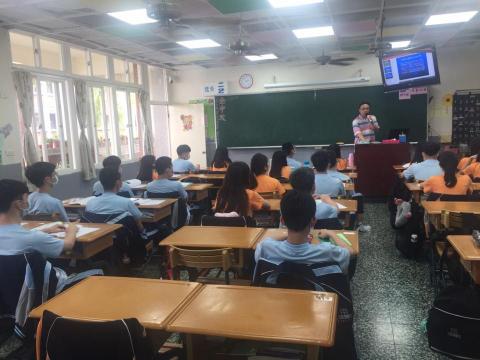 金榜專業教學團隊小馬老師 - 上課實拍
高中部教學觀摩