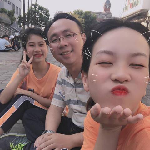 金榜專業教學團隊小馬老師 - 學校同學合影03