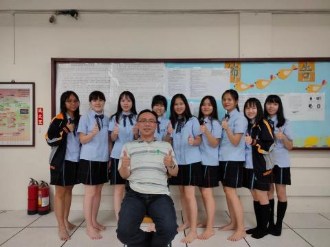 金榜專業教學團隊小馬老師 - 學校同學合影06