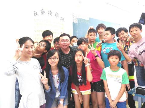 金榜專業教學團隊小馬老師 - 學校同學合影01