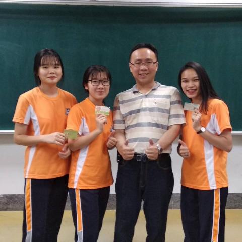 金榜專業教學團隊小馬老師 - 學校同學合影05