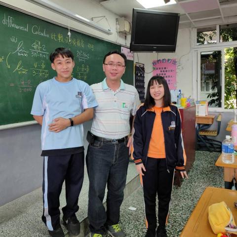 金榜專業教學團隊小馬老師 - 學校同學合影04