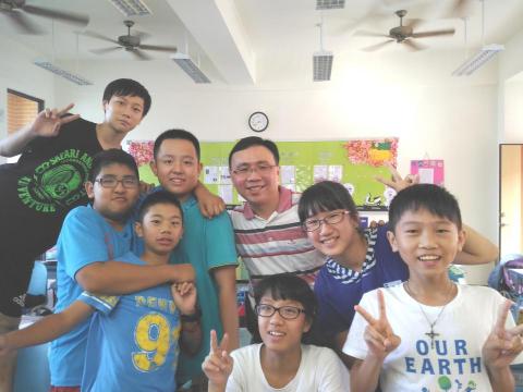 金榜專業教學團隊小馬老師 - 學校同學合影09