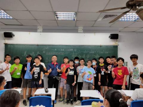 金榜專業教學團隊小馬老師 - IMC國際數學競賽實拍02
