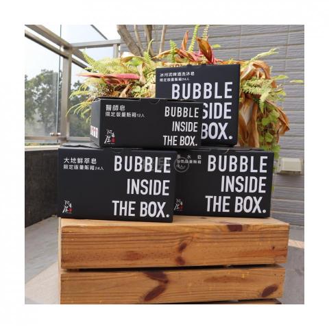 婕兒個人工作室 - 原設計為品牌香皂量販紙箱~手提宅配兩用紙箱