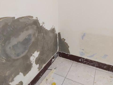 小鄭師傅 - 壁癌，黏膠牆面處理