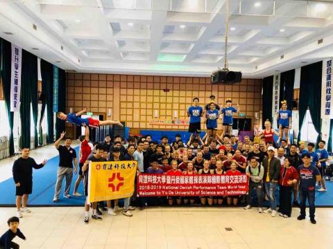 Wayne - 以前在競技拉拉校隊與丹麥國家體操隊交流 擔任翻譯